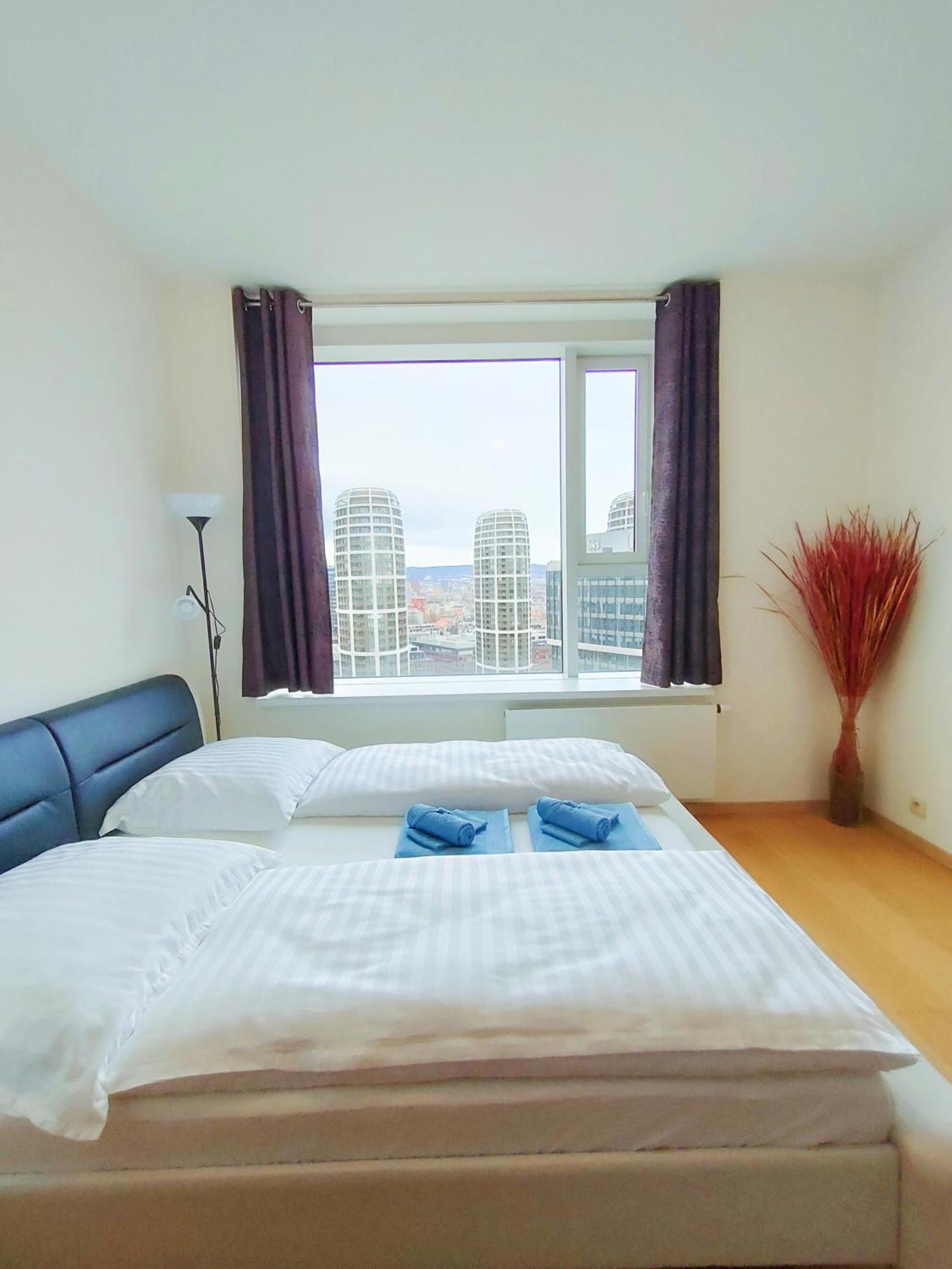 Sag Romantic 22 Floor Panorama City Free Parking Free Wifi Bratislava Exterior photo
